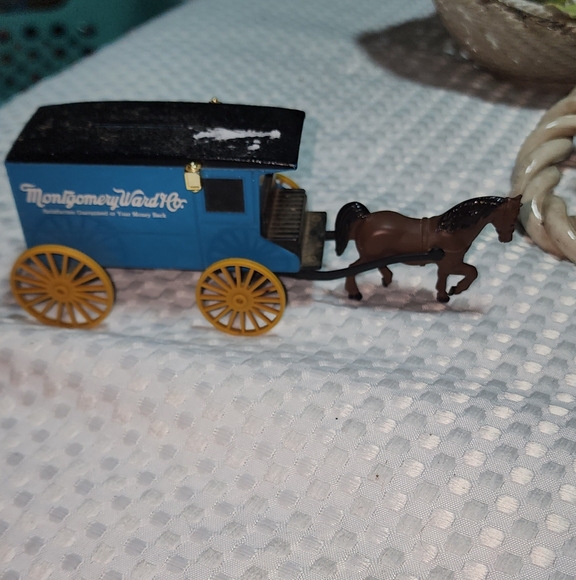 MONTGOMERY WARD EUC VINTAGE HORSE & WAGON DIE CAST BANK - Picture 3 of 6